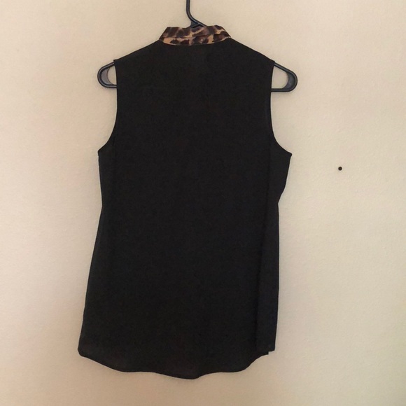 Black and leopard print sleeveless button up - Picture 3 of 4